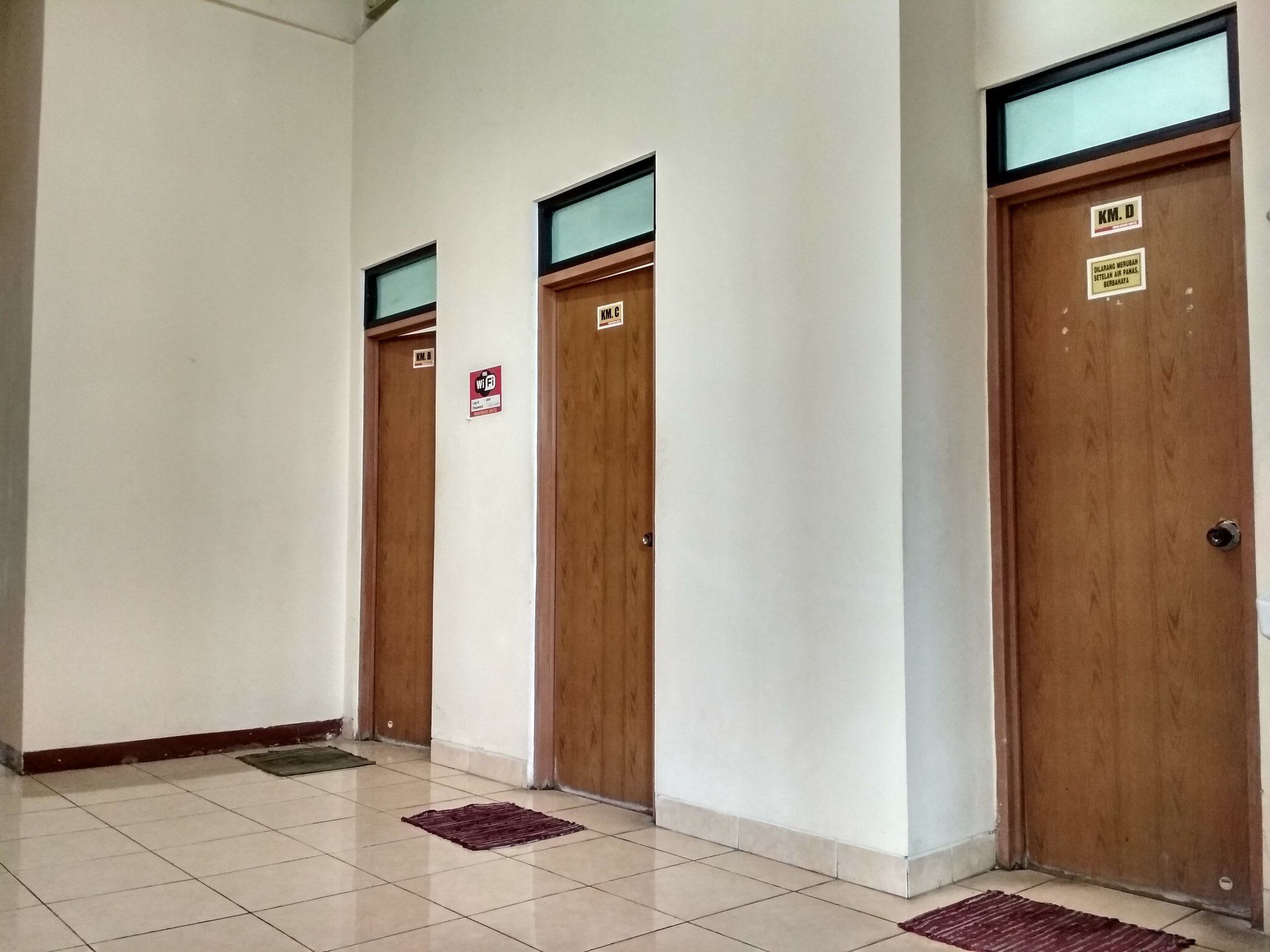 Imam Bonjol Hostel Semarang Buitenkant foto